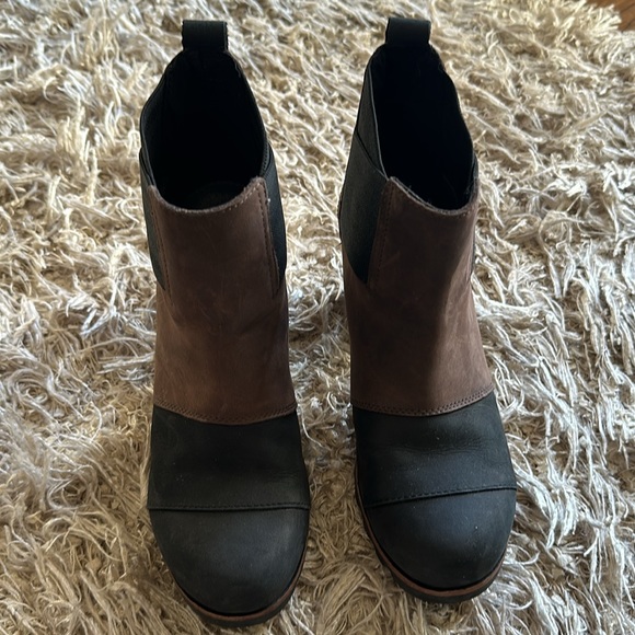 Brown and Black Sorel Addington Chelsea Bootie - Picture 2 of 5